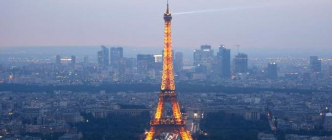 Il lusso parla (ancora) francese: nel 2025 Parigi sarà la capitale globale del fashion. Londra butta giù dal podio Milano 