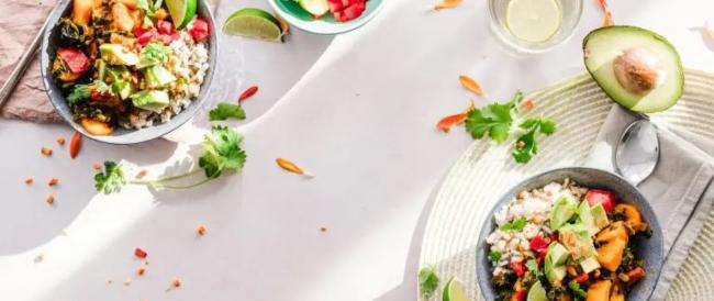 “Dinner cancelling”. La dieta che ha fatto dimagrire Fiorello in poche settimane. Ecco come funziona