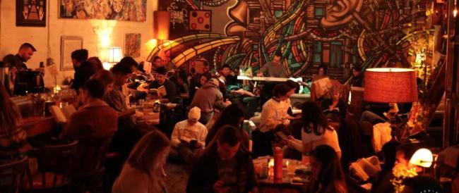 A New York il boom dei party letterari: si spengono i telefoni e si legge un libro. E c'è la lista d'attesa per partecipare