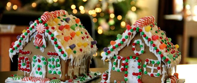 Una casa di pan di zenzero a grandezza naturale