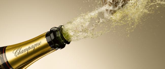Champagne, vendute 322 milioni di bottiglie per dimenticare l’effetto Covid