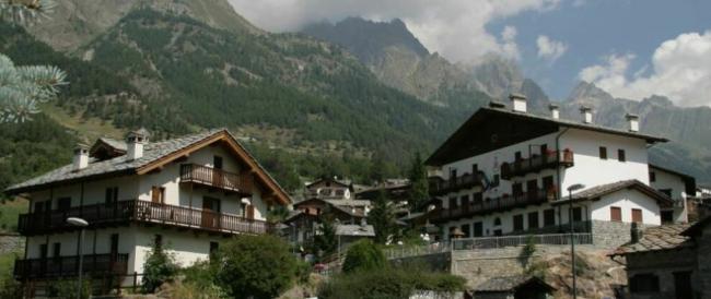 “Case a 1 euro”: boom di richieste per il fiabesco borgo di Oyace, in Valle d’Aosta 