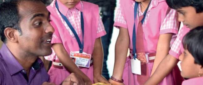 Maestro libera le bambine dai matrimoni forzati e vince il “Nobel” dell’insegnamento