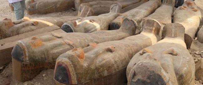 RADIOPOST ESTATE - 20 sarcofaghi egizi in condizioni eccezionali scoperti a el-Assasif: mai aperti, sono ancora pieni.