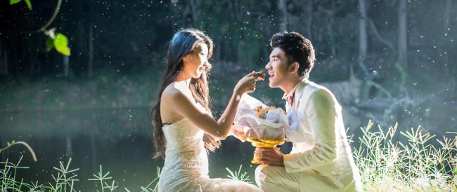 Una coppia thailandese si regala per il matrimonio una serie di scatti al cimitero