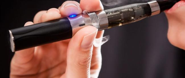 L'Inghilterra punta sulle e-cig contro il fumo. Sono davvero meno nocive?