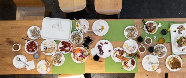 Spreco alimentare, sorpresa: con oltre 270 milioni di tonnellate di cibo buttato l’Italia è la peggiore in Europa negli ultimi vent’anni.