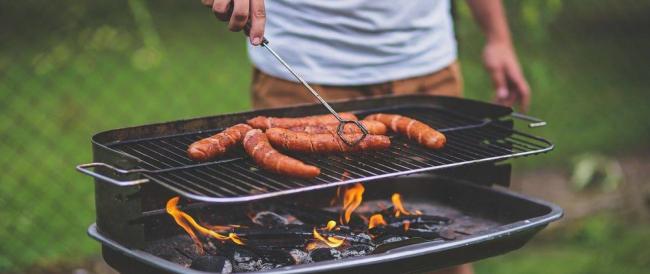 Via i barbecue e grigliate nei luoghi pubblici in Uk perché inquinanti e dannosi.