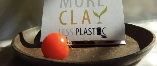 ‘More clay less plastic’: il movimento italiano che combatte la plastica con la terracotta 
