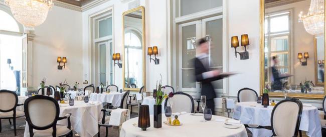 La Svizzera riapre i ristoranti da oggi e senza plexiglass e mascherine per i clienti