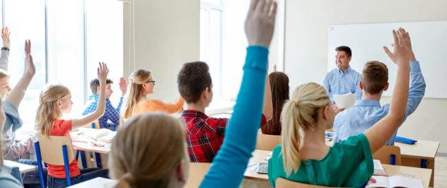 Scuola, basta voti sotto al 4: la rivoluzione per promuovere l’autostima dell’Alto Adige