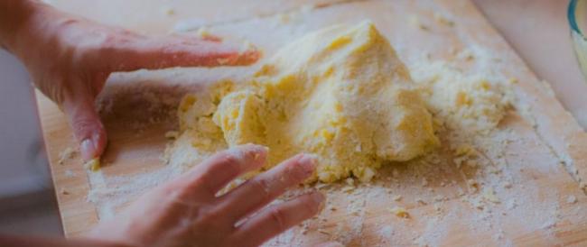 Preparare dolci per gli altri fa bene alla mente quanto la meditazione