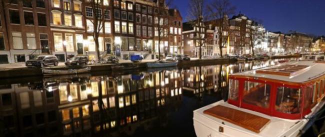 Perché gli olandesi lasciano che si sbirci nelle loro case? È una questione religiosa