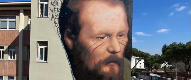 Il murale di Dostoevskij ricorda che la cultura è un valore universale (da non censurare mai)