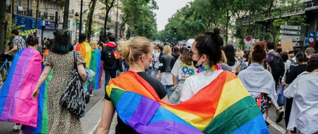 Il Convitto Cicognini di Prato cambia format al ‘Ballo delle debuttanti’: sì alle coppie gay. Ma gli studenti si spaccano