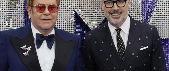 Elton John contro il Vaticano: «Ipocrita»