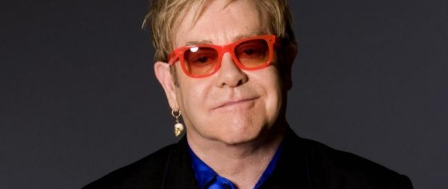 Elton John paga l'intervento chirurgico dell'ex fidanzata (lasciata 50 anni fa)