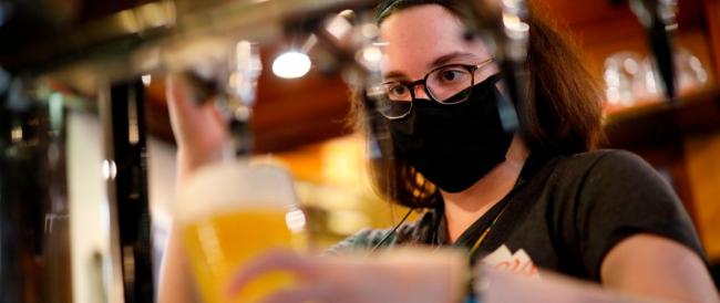 Troppa gente nei pub dopo il lockdown. In Gran Bretagna finisce la birra