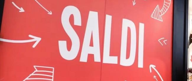 Saldi invernali 2024: il calendario Regione per Regione e le regole da conoscere per fare acquisti sicuri (ed evitare le truffe)