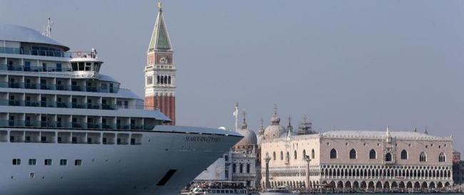 Stop grandi navi a Venezia, non passeranno più davanti San Marco. Franceschini: “Decisione storica”