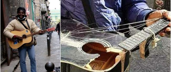 Una chitarra nuova per Joseph, il ragazzo aggredito per strada a Napoli mentre suonava