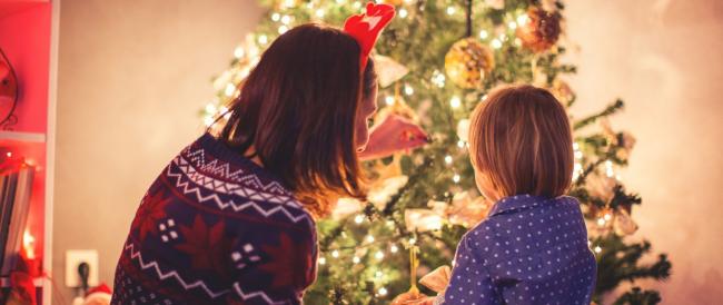 Chi addobba l’albero di Natale in anticipo è più felice. Lo dice la scienza 
