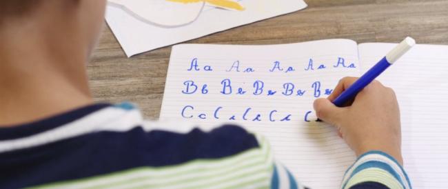 I bambini non dovrebbero saper leggere e scrivere prima dei 6 anni. La prescolarizzazione può essere dannosa
