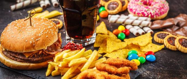 Junk food: gli effetti collaterali sul sistema immunitario sono peggiori di quanto puoi immaginare, gli studi.