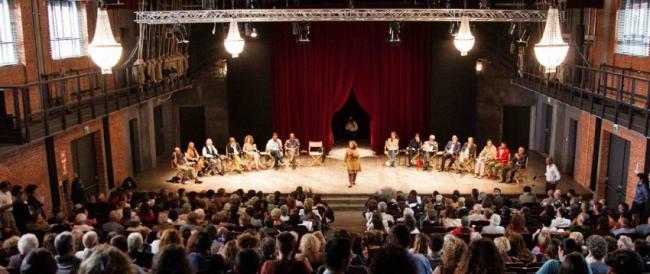 Il Teatro sale sul camion e va in giro per la città, a Milano il palco itinerante di Franco Parenti 