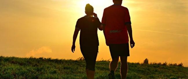 Camminata della gratitudine: che cos’è e perché dovresti provare a passeggiare allenando il pensiero positivo