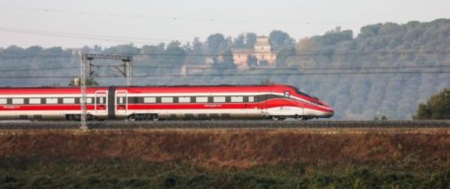 In viaggio solo col tampone negativo, da Roma a Milano i primi treni Covid-free: “Più sicurezza”. E c’è il test gratuito due ore prima della partenza