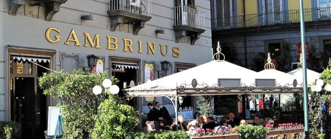 Chiude a Napoli lo storico Caffè Gambrinus in attesa di tempi migliori. Il titolare: “Siamo allo stremo”, 15 i dipendenti in cassa integrazione