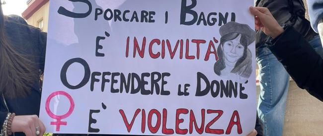 Sit in degli studenti a Barletta, 'W Turetta' è abominevole