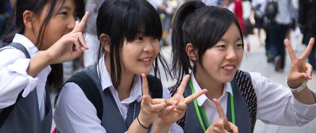 In Giappone c'è una scuola che controlla il reggiseno alle studentesse: è polemica