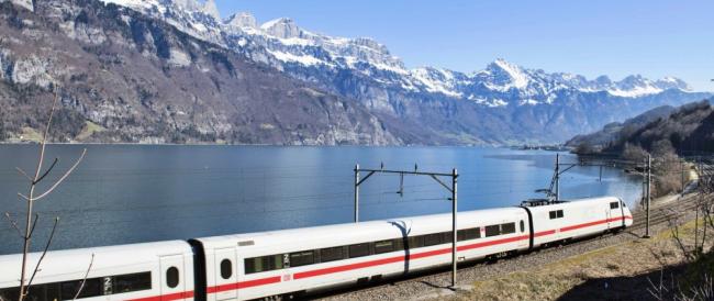 Treni notturni al posto degli aerei: i Verdi tedeschi vogliono sostituire i voli low cost in Europa