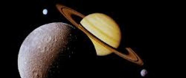 Tutti pronti per il “bacio” Luna – Saturno sotto le stelle: la stupenda congiunzione al picco delle PerseidiUh