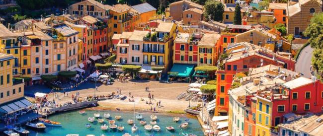 Stop ai selfie a Portofino, tutta la verità sul divieto contro il sovraffollamento dei turisti