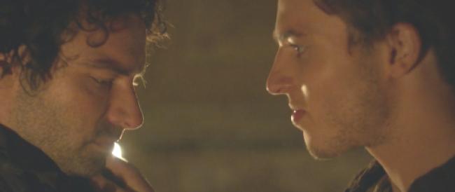Il bacio gay di Leonardo Da Vinci sulla Rai fa innamorare Twitter