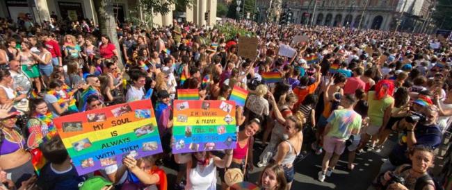 Torna la parata del Pride, l'arcobaleno è in sei città