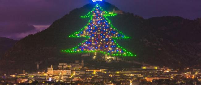 A Gubbio, l'albero di Natale più grande del mondo