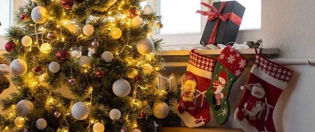 Ecco perché chi addobba l’albero di Natale in anticipo, già a novembre, è più felice