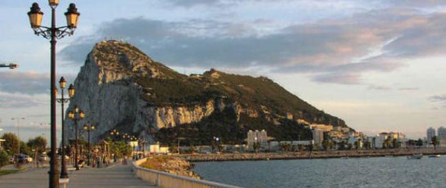 Gibilterra diventa il primo Paese al mondo a eliminare l’obbligo di mascherina 