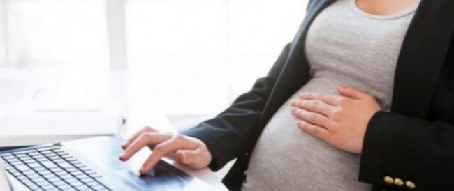 Maternità: il congedo parentale potrebbe essere esteso a 6 mesi, ma uno va al papà
