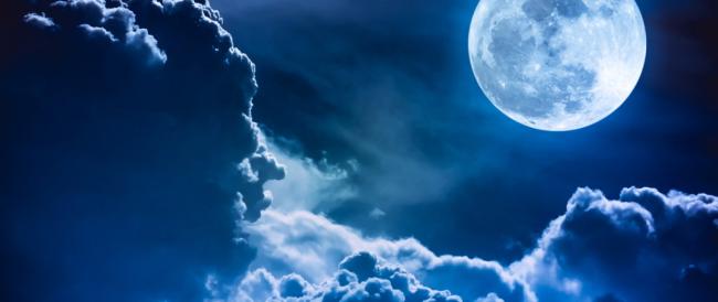 Una rara luna blu splenderà in cielo il 31 Ottobre e sarà visibile da tutti i fusi orari 