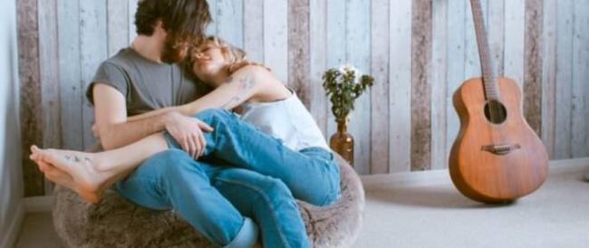 Lockdown, il Belgio istituisce il 'compagno di coccole': perché tutti abbiamo bisogno di un 'knuffelcontact'