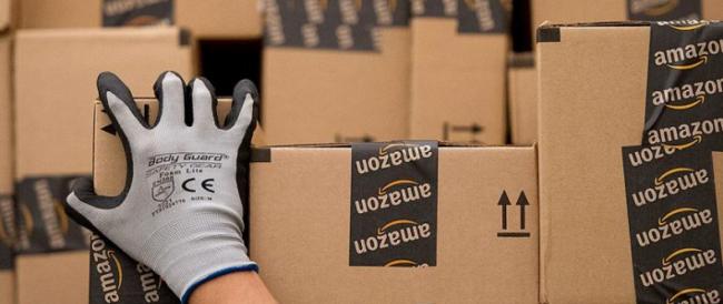 Francia, petizione on line contro Amazon: “A Natale comprate nei negozi locali”. Per ogni posto di lavoro che crea se ne perdono 2,6