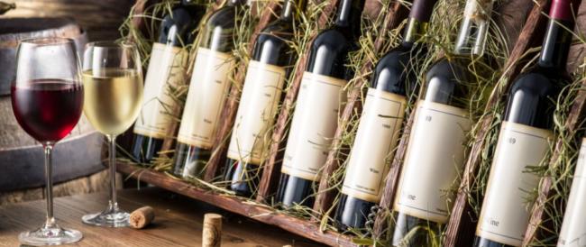 Vino, l'Irlanda potrà scrivere sull'etichetta «fa male alla salute». Italia contro Ue: «Decisione assurda»