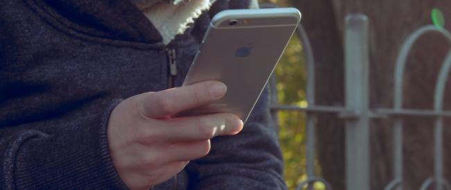 Una gita gratuita se resisti 15 giorni senza cellulare: esperimento di una scuola