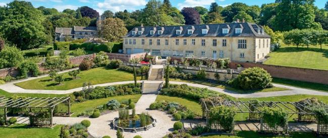 Robbie Williams svende la sua villa perché “infestata dai fantasmi”